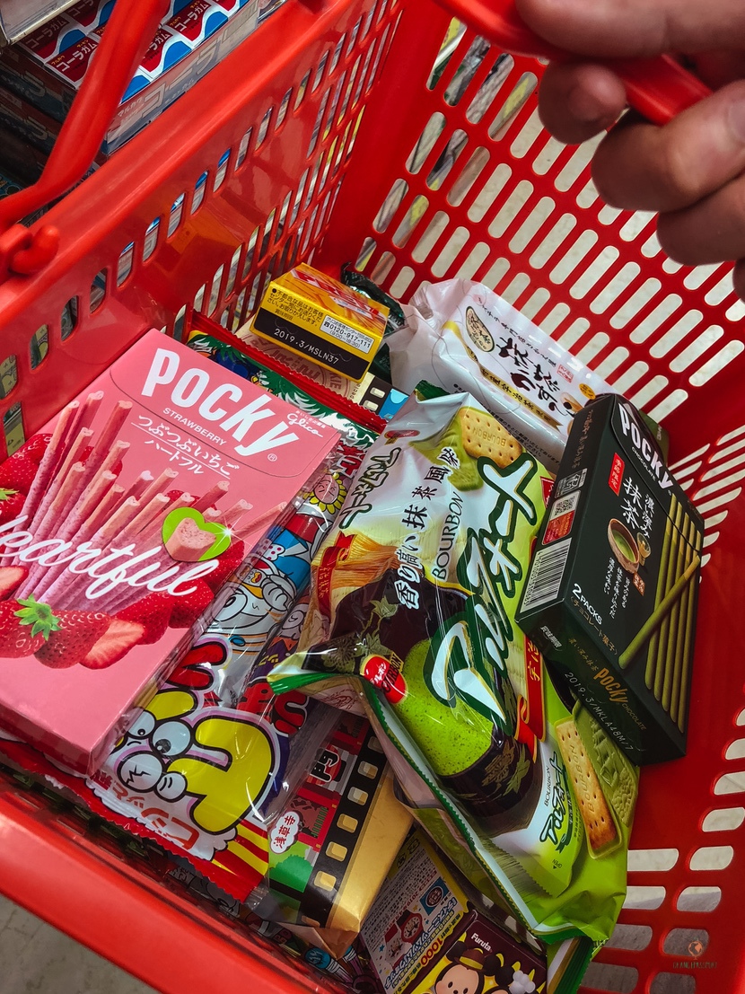 Snacks en un supermercado.