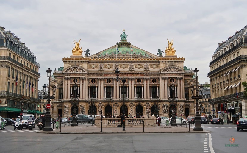ópera de París por fuera.
