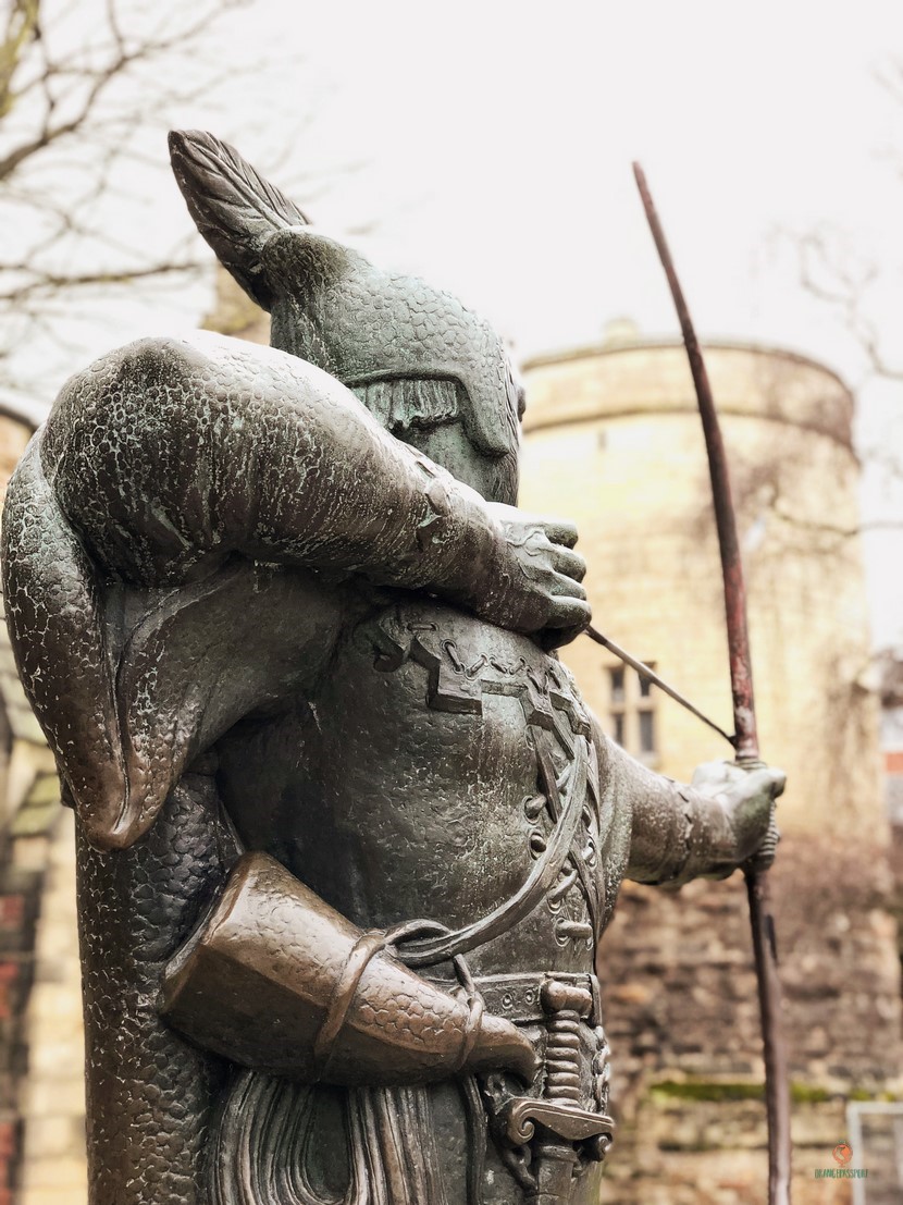 Que ver en Nottingham, la estatua de Robin Hood.