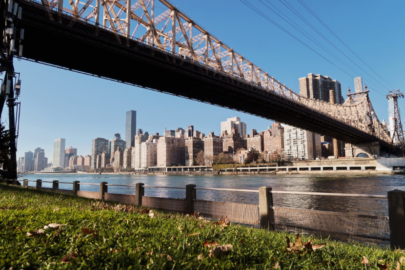 Roosevelt Island y el Queensboro Bridge.