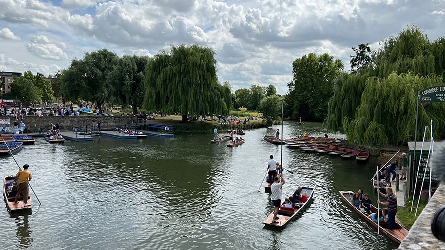 Punting por el Río Cam