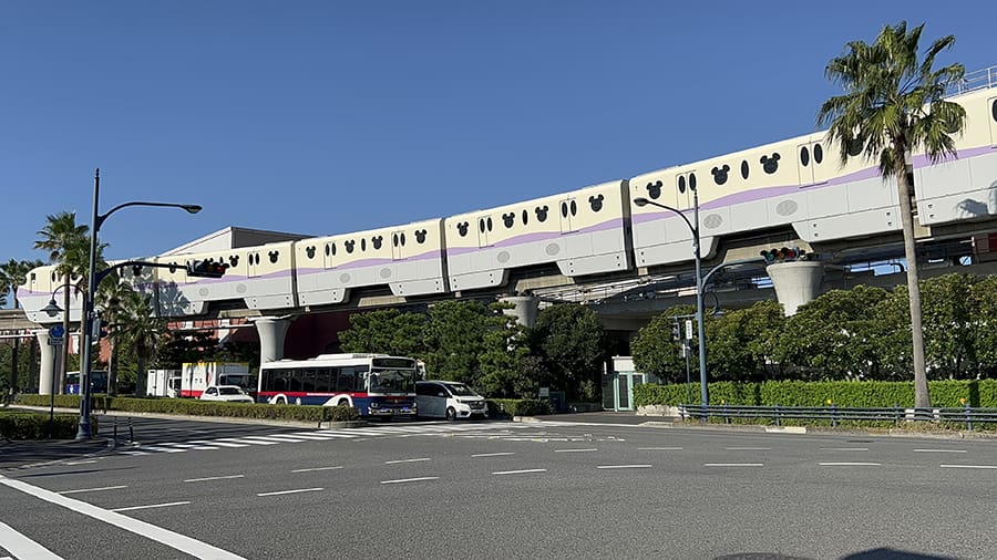 transporte entre parques y la estación