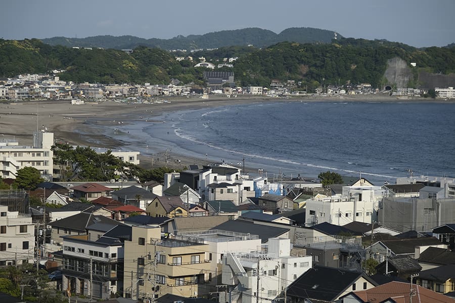 Vistas de la playa de Yuigahama en Hasedera