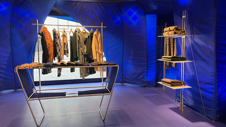 Expositor de ropa en Harrods