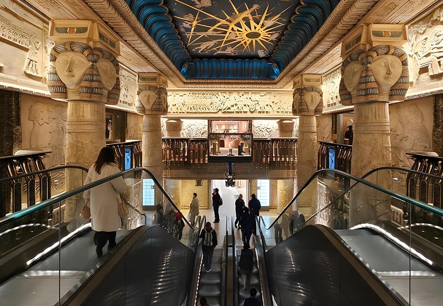 La escalera egipcia de Harrods